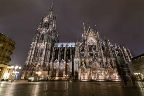 Kolner dom - Cologne cathedral at night - Must see Cologne Germany - GETTING STAMPED