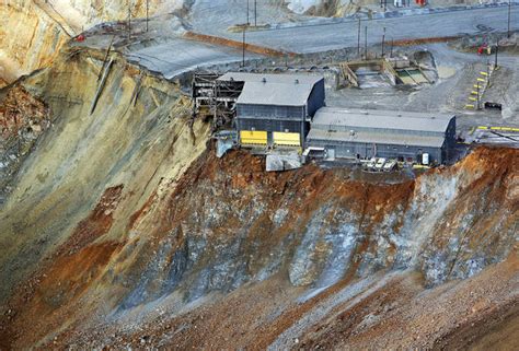 Mining Mayhem: Bingham Canyon Copper Mine Highwall Failure