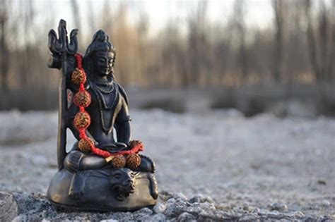 Mahamrityunjaya Mantra: 5 Benefits Of Chanting The Shiva Mantra By ...