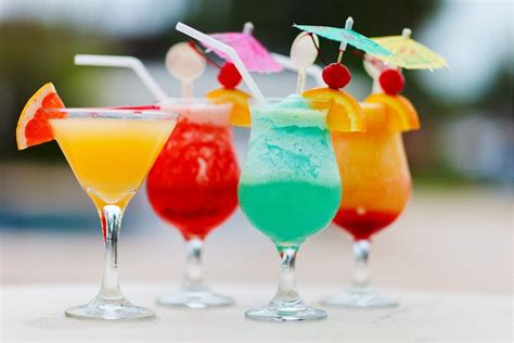 Refreshing Summer Cocktails To Kick Off The Season • FamilyApp