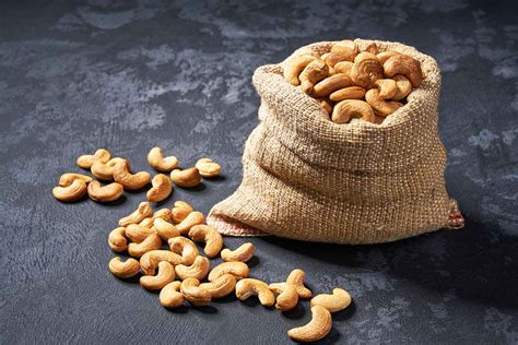 Cashew Nuts 101: Nutrition Facts, Benefits, Drawbacks | Nutrition Advance