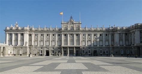 File:Royal Palace of Madrid 02.jpg - Wikipedia