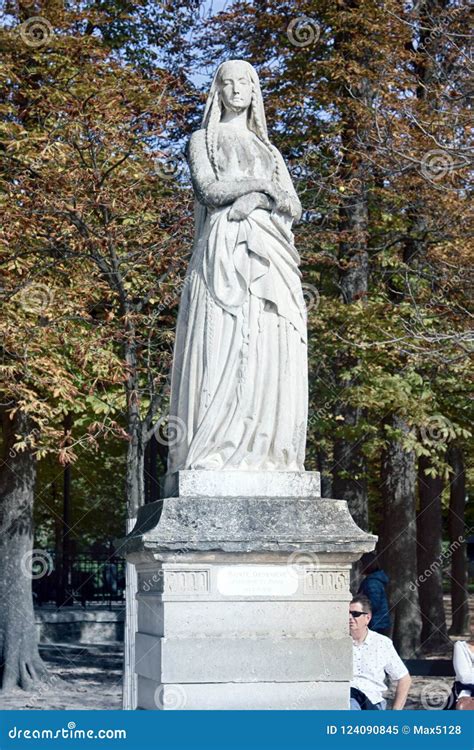 Sculptures of the Luxembourg Garden Editorial Image - Image of monument ...