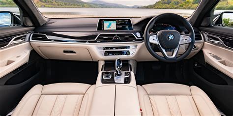 BMW 7 Series Interior & Infotainment | carwow