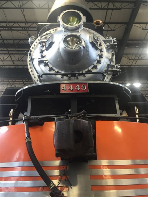 Southern Pacific Daylight Locomotive #4449 - TrainChasers.com