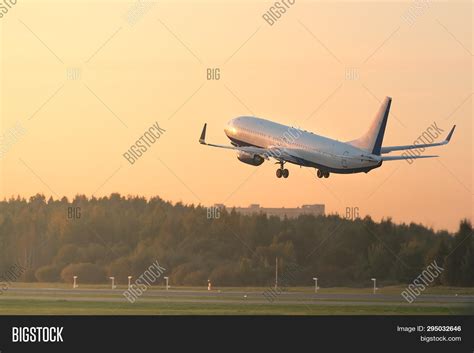 Airplane Taking Off On Image & Photo (Free Trial) | Bigstock