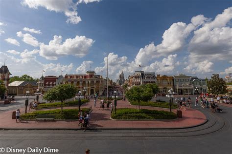 Guide to Main Street, U.S.A. at Disney World's Magic Kingdom | Disney Daily Dime