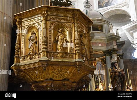 Interior of the Cathedral of Cadiz Stock Photo - Alamy