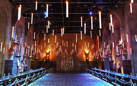 Discovering Hogwarts Studio Tour: 400 Floating Candles Now Hang In Great Hall