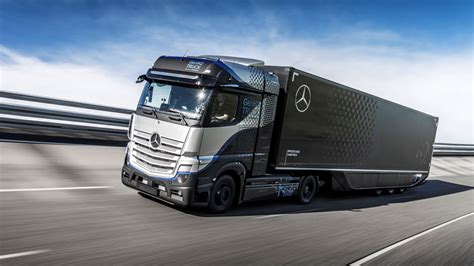 Daimler Trucks begins rigorous testing of its fuel−cell truck