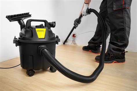 What industrial vacuum cleaner should you buy? A guide | expondo.co.uk