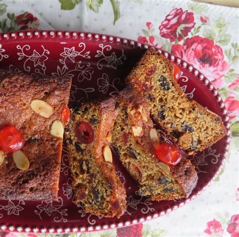 Mary Berry's Mincemeat Loaf Cakes | Recipe | Mary berry, Loaf cake, Classic food