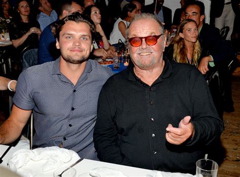 Jack Nicholson et son fils nous choquent par leur ressemblance frappante à un gala caritatif - E ...