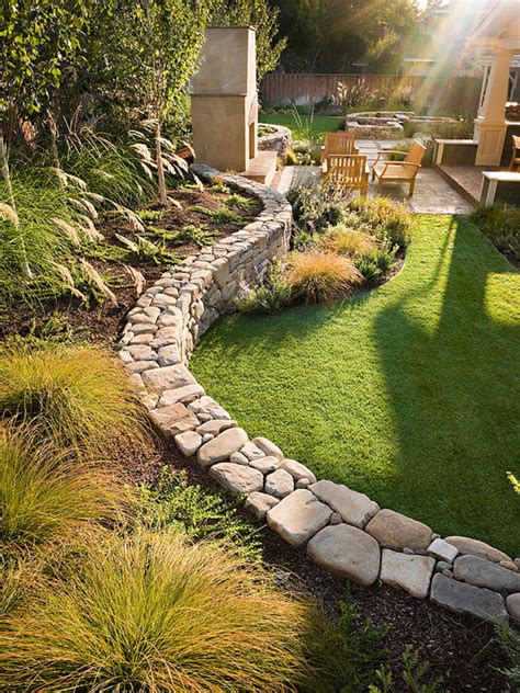 Construire un mur de soutènement - 84 idées jardin pratiques