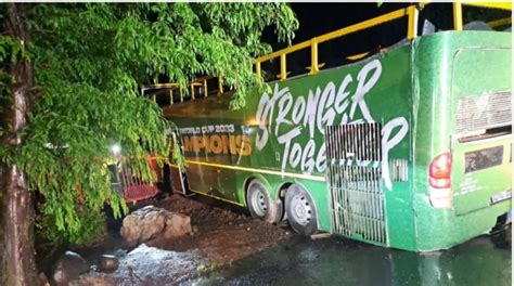 Springboks trophy tour bus crashes in the Eastern Cape