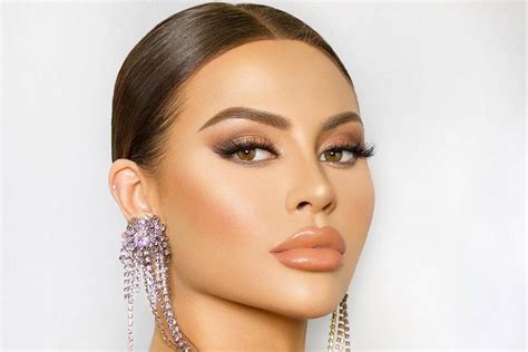 39 Eye Makeup For Prom Looks That Boast Major Glamour