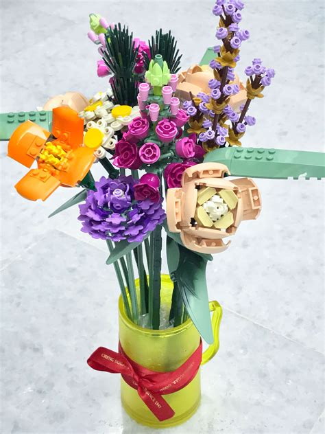 Every Book Its Reader: Lego - Flower Bouquet