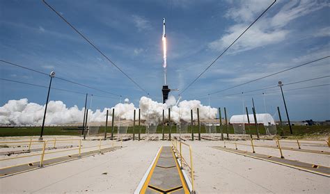 Here Are the Glorious HD Photos of the SpaceX Crew Dragon Launch ...