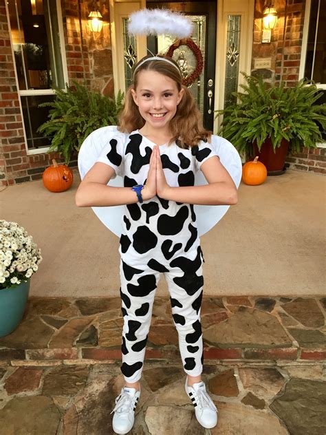 Diy Cow Costume : 32 Easy Halloween Costumes Made From Items You Probably Own in 2020 | Easy ...