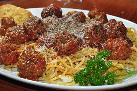 Spaghetti with meatballs - Wikipedia