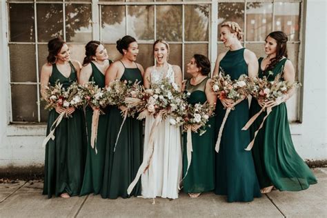 7 Striking Emerald Wedding Color Palettes - Junebug Weddings