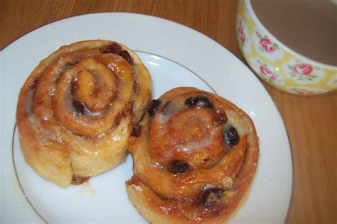 Step-by-Step Chelsea Buns Recipe | Delishably