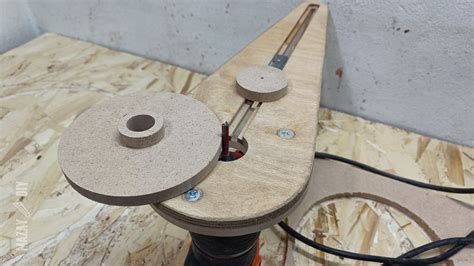 Homemade Circle Cutter Router Jig — Free Plans