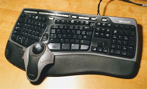 MS Natural Ergonomic Keyboard 4000 + Kensington trackball mouse - Damogran Labs