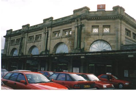 Aberdeen railway station © Carol Walker cc-by-sa/2.0 :: Geograph Britain and Ireland