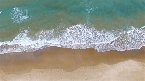 aerial-footage-of-tropical-sandy-beach-with-waves-breaking-on-shore_4yt9c1s-g__F0000 - Personal ...