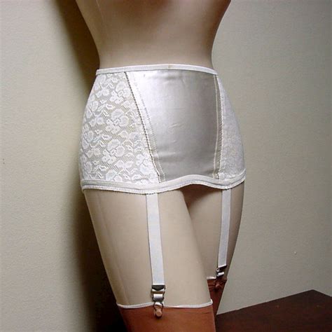 37+ elegant Bilder Vintage Garter Belts For Sale : Suspender Belts Vintage And Retro Style ...