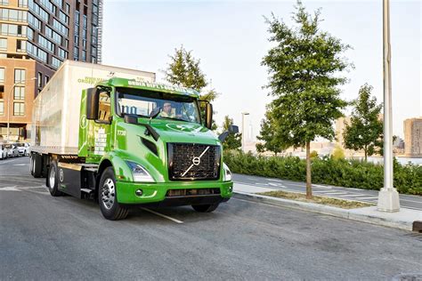 Volvo VNR Electric Makes its East Coast Debut - ACT News