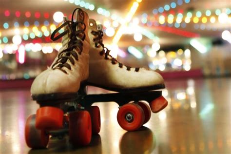 Roller Skating Disco – Roll 'n Bowl