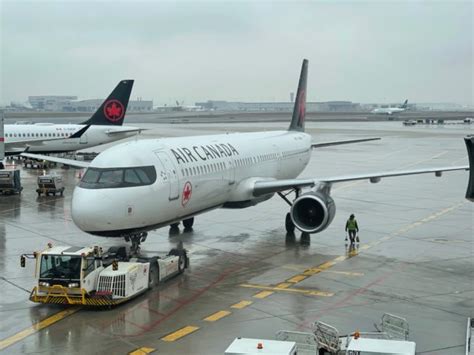 Review: Air Canada A321 Business Class - Live and Let's Fly