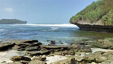 Pantai Slili | Lokasi, Rute, Foto & Harga Tiket Masuk 2024