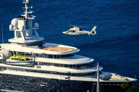 Luna: Helicopter landing. Photo credit Muscapix — Yacht Charter & Superyacht News