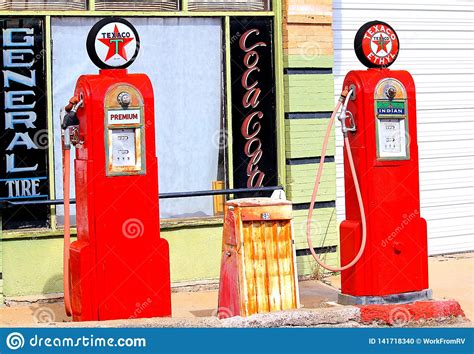 Vintage Texaco gas pumps editorial image. Image of pump - 141718340