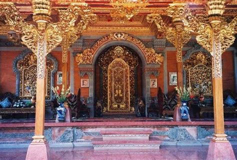 Mengenal Lebih Dekat Rumah Adat Bali, Gapura Candi Bentar - Yuk Piknik