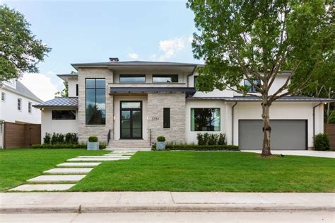 Tour a Texas Home That Fuses Contemporary and Traditional Design | Contemporary house exterior ...