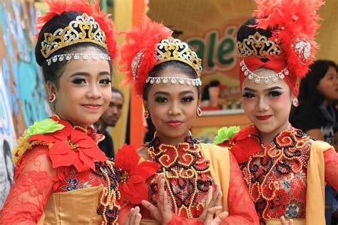 9 Dances of Indonesia - Graceful Indonesian Folk Dances (2022)