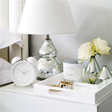 20+ Bedside Table Decor Ideas