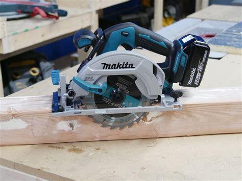 Makita Cordless Circular Saw Review - Tools in Action