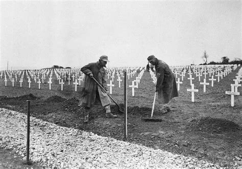 Fotos dramáticas e comoventes capturadas após o fim da 2ª Guerra Mundial - Mega Curioso