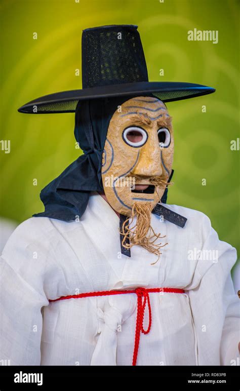 Actor performing the traditinal Korean Maskdance at Andong South Korea Stock Photo - Alamy