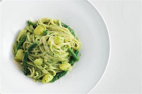 Trenette with Pesto Recipe - La Cucina Italiana