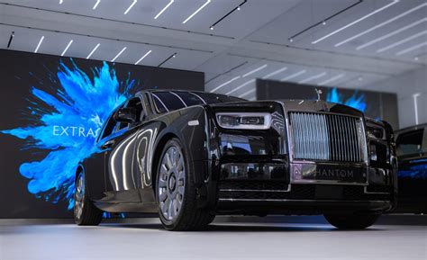 Over the Top Luxury: 2021 Rolls-Royce Phantom Versus 2021 Mercedes ...