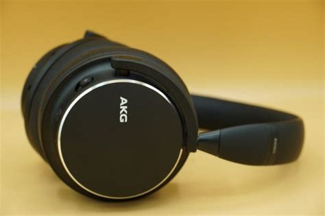 AKG Y600NC Review - GearOpen.com