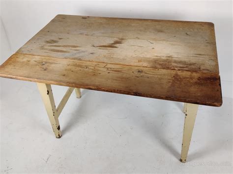 Rustic Pine Table as531a642 / BA1301 - Antiques Atlas