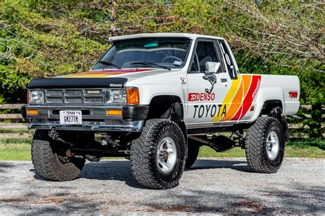 Le 4x4 De MARTY McFLY TOYOTA HILUX SR5 1985, 40% OFF