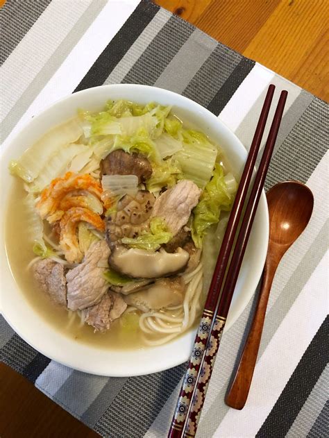 Chinese Cabbage Noodle Soup Recipe (紹菜肉片湯面) - Cooking With Kenneth